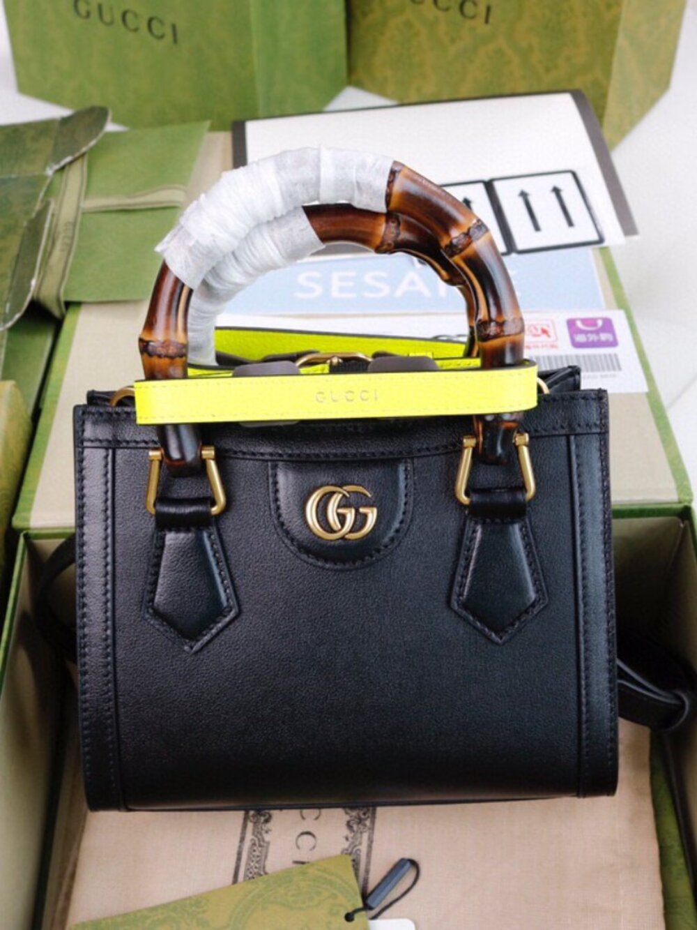 .Gucci Diana small tote bag